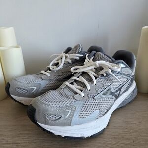 Mizuno Gray and White Athletic Shoes